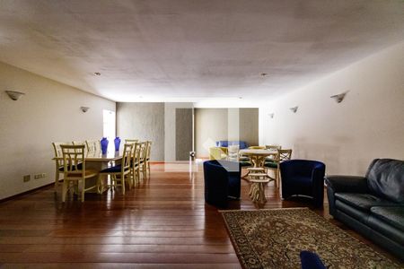 Apartamento à venda com 242m², 4 quartos e 4 vagas Apartamento à venda com 242m², 4 quartos e 4 vagasÁrea comum - Salão de festas