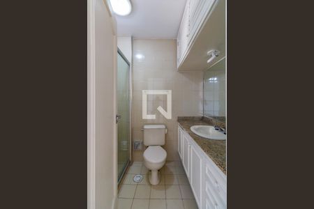 Apartamento à venda com 242m², 4 quartos e 4 vagas Apartamento à venda com 242m², 4 quartos e 4 vagasBanheiro da Suíte 1