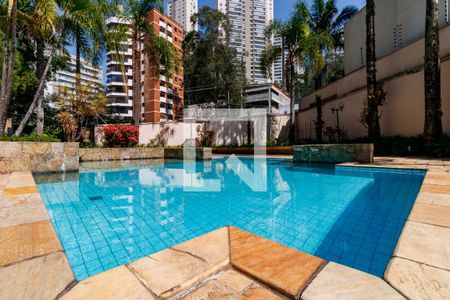 Apartamento à venda com 242m², 4 quartos e 4 vagas Apartamento à venda com 242m², 4 quartos e 4 vagasÁrea comum - Piscina
