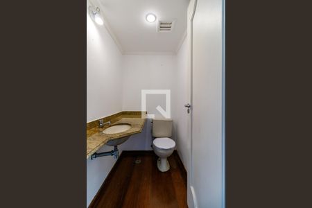 Apartamento à venda com 242m², 4 quartos e 4 vagas Apartamento à venda com 242m², 4 quartos e 4 vagasLavabo