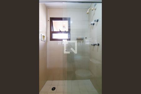 Apartamento à venda com 242m², 4 quartos e 4 vagas Apartamento à venda com 242m², 4 quartos e 4 vagasBanheiro da Suíte 1