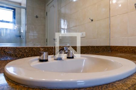 Apartamento à venda com 242m², 4 quartos e 4 vagas Apartamento à venda com 242m², 4 quartos e 4 vagasBanheiro da Suíte 3