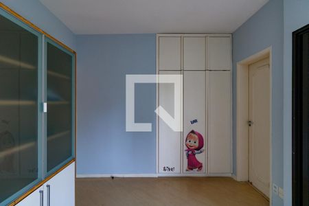 Apartamento à venda com 242m², 4 quartos e 4 vagas Apartamento à venda com 242m², 4 quartos e 4 vagasSuíte 2