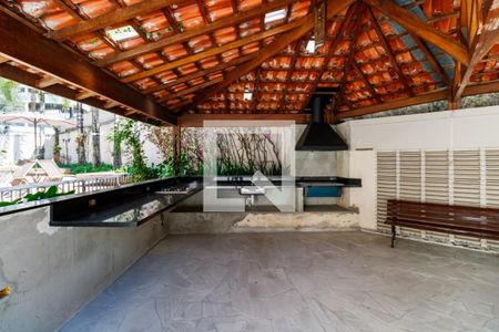 Apartamento à venda com 242m², 4 quartos e 4 vagas Apartamento à venda com 242m², 4 quartos e 4 vagasÁrea comum - Churrasqueira