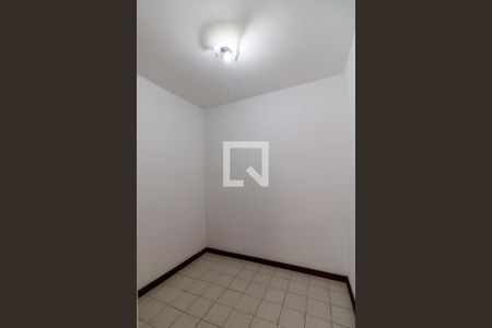 Apartamento à venda com 242m², 4 quartos e 4 vagas Apartamento à venda com 242m², 4 quartos e 4 vagasÁrea de Serviço
