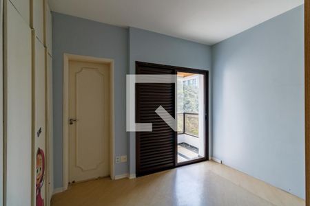 Apartamento à venda com 242m², 4 quartos e 4 vagas Apartamento à venda com 242m², 4 quartos e 4 vagasSuíte 2