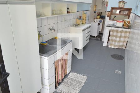 Casa à venda com 369m², 3 quartos e 3 vagas Casa à venda com 369m², 3 quartos e 3 vagasÁrea de Serviço