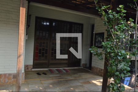 Casa à venda com 369m², 3 quartos e 3 vagas Casa à venda com 369m², 3 quartos e 3 vagasÁrea Externa