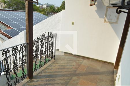 Casa à venda com 369m², 3 quartos e 3 vagas Casa à venda com 369m², 3 quartos e 3 vagasVaranda da Edicula