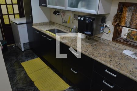 Casa à venda com 369m², 3 quartos e 3 vagas Casa à venda com 369m², 3 quartos e 3 vagasCozinha