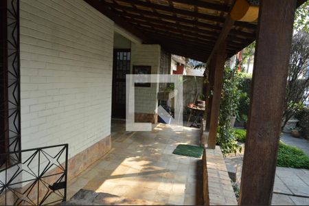 Casa à venda com 369m², 3 quartos e 3 vagas Casa à venda com 369m², 3 quartos e 3 vagasÁrea Externa