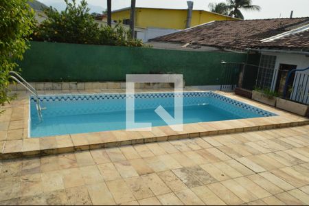 Casa à venda com 369m², 3 quartos e 3 vagas Casa à venda com 369m², 3 quartos e 3 vagasPiscina