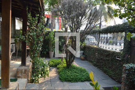 Casa à venda com 369m², 3 quartos e 3 vagas Casa à venda com 369m², 3 quartos e 3 vagasJardim