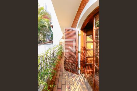 Casa de condomínio à venda com 300m², 4 quartos e 5 vagassacada