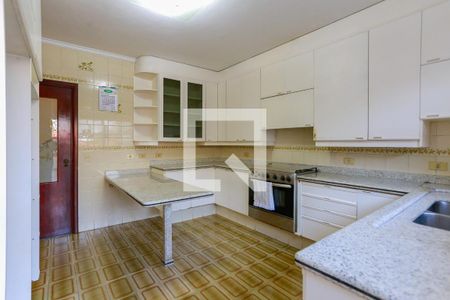 Casa de condomínio à venda com 300m², 4 quartos e 5 vagascozinha