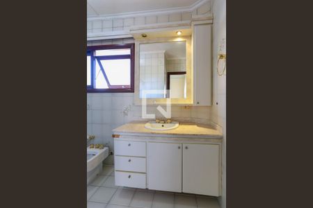 Casa de condomínio à venda com 300m², 4 quartos e 5 vagasBanheiro do Quarto 2