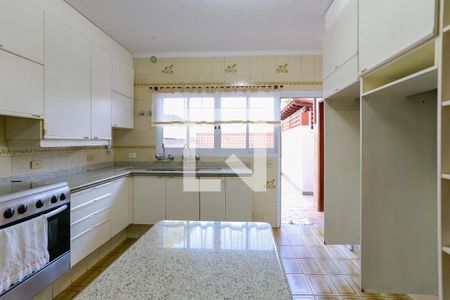 Casa de condomínio à venda com 300m², 4 quartos e 5 vagascozinha