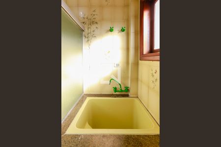 Casa de condomínio à venda com 300m², 4 quartos e 5 vagasOfurô