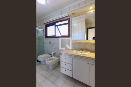 Casa de condomínio à venda com 300m², 4 quartos e 5 vagasBanheiro do Quarto 2