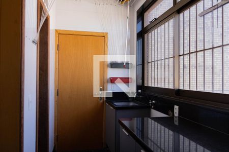 Apartamento à venda com 270m², 4 quartos e 3 vagas Apartamento à venda com 270m², 4 quartos e 3 vagasÁrea de Serviço