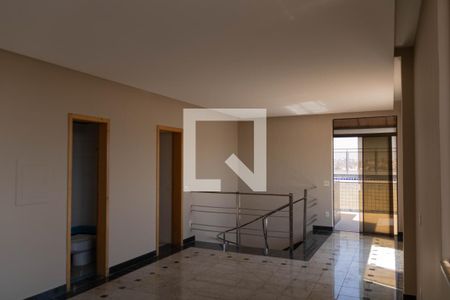 Apartamento à venda com 270m², 4 quartos e 3 vagas Apartamento à venda com 270m², 4 quartos e 3 vagasCobertura