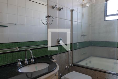 Apartamento à venda com 270m², 4 quartos e 3 vagas Apartamento à venda com 270m², 4 quartos e 3 vagasBanheiro da Suíte 1