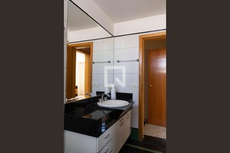 Apartamento à venda com 270m², 4 quartos e 3 vagas Apartamento à venda com 270m², 4 quartos e 3 vagasBanheiro Social