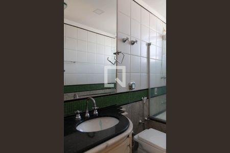 Apartamento à venda com 270m², 4 quartos e 3 vagas Apartamento à venda com 270m², 4 quartos e 3 vagasBanheiro da Suíte 1