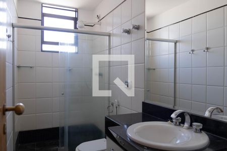 Apartamento à venda com 270m², 4 quartos e 3 vagas Apartamento à venda com 270m², 4 quartos e 3 vagasBanheiro Social
