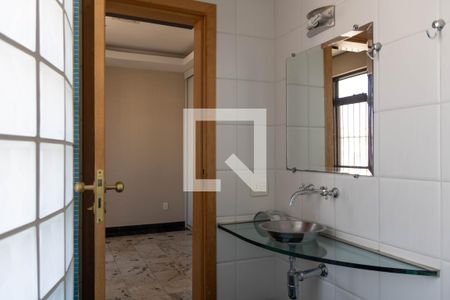 Apartamento à venda com 270m², 4 quartos e 3 vagas Apartamento à venda com 270m², 4 quartos e 3 vagasBanheiro da Suíte 2