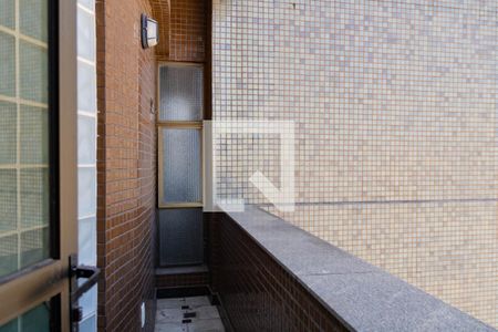 Apartamento à venda com 270m², 4 quartos e 3 vagas Apartamento à venda com 270m², 4 quartos e 3 vagasSacada