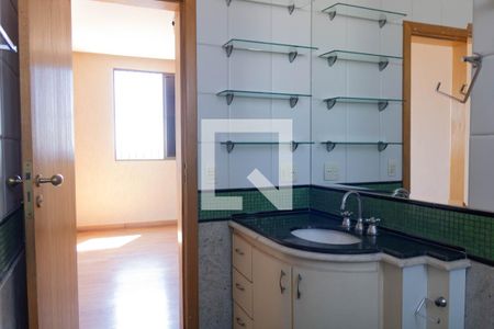 Apartamento à venda com 270m², 4 quartos e 3 vagas Apartamento à venda com 270m², 4 quartos e 3 vagasBanheiro da Suíte 1