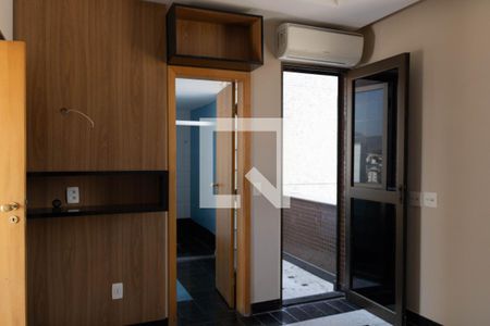 Apartamento à venda com 270m², 4 quartos e 3 vagas Apartamento à venda com 270m², 4 quartos e 3 vagasSuíte 2