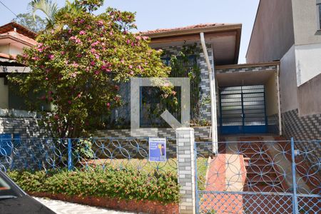 Casa à venda com 307m², 2 quartos e 4 vagas Casa à venda com 307m², 2 quartos e 4 vagasFachada