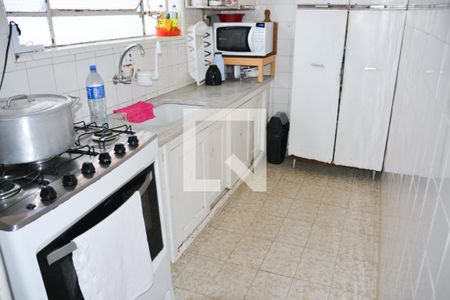Casa à venda com 307m², 2 quartos e 4 vagas Casa à venda com 307m², 2 quartos e 4 vagasCozinha