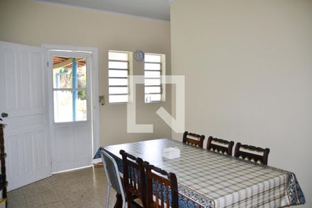 Casa à venda com 307m², 2 quartos e 4 vagas Casa à venda com 307m², 2 quartos e 4 vagasCozinha