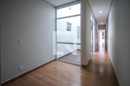 Casa à venda com 351m², 3 quartos e 5 vagas Casa à venda com 351m², 3 quartos e 5 vagasCorredor