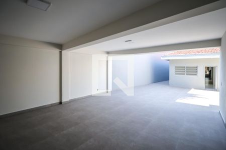 Casa à venda com 351m², 3 quartos e 5 vagas Casa à venda com 351m², 3 quartos e 5 vagasQuintal