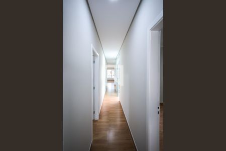 Casa à venda com 351m², 3 quartos e 5 vagas Casa à venda com 351m², 3 quartos e 5 vagasCorredor