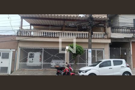 Casa à venda com 210m², 2 quartos e sem vaga Casa à venda com 210m², 2 quartos e sem vagaFachada