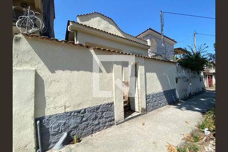 Casa à venda com 85m², 3 quartos e 1 vaga Casa à venda com 85m², 3 quartos e 1 vagaFachada