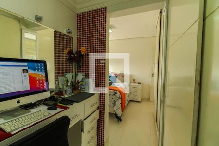 Apartamento à venda com 234m², 3 quartos e 4 vagas Apartamento à venda com 234m², 3 quartos e 4 vagasCloset + Banheira