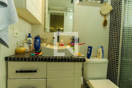 Apartamento à venda com 234m², 3 quartos e 4 vagas Apartamento à venda com 234m², 3 quartos e 4 vagasBanheiro da Suíte 1