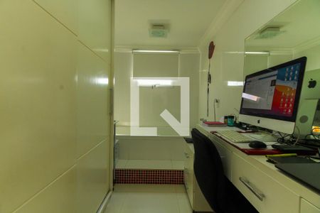 Apartamento à venda com 234m², 3 quartos e 4 vagas Apartamento à venda com 234m², 3 quartos e 4 vagasCloset + Banheira