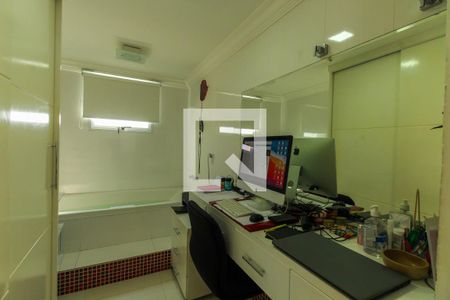 Apartamento à venda com 234m², 3 quartos e 4 vagas Apartamento à venda com 234m², 3 quartos e 4 vagasCloset + Banheira
