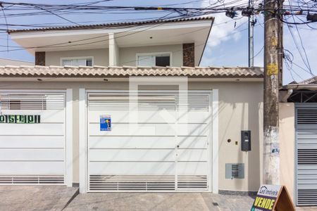 Casa à venda com 125m², 3 quartos e 4 vagas Casa à venda com 125m², 3 quartos e 4 vagasFachada