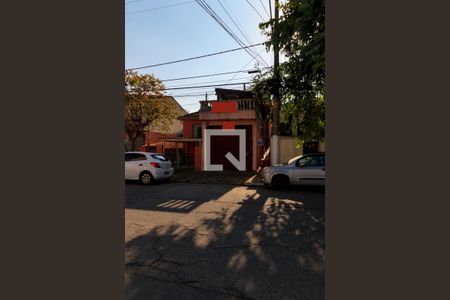 Casa à venda com 196m², 2 quartos e 5 vagas Casa à venda com 196m², 2 quartos e 5 vagasFachada