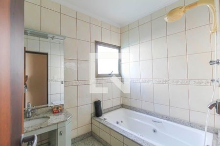 Casa à venda com 230m², 3 quartos e 6 vagasBanheiro