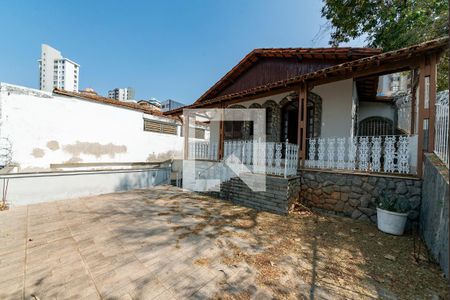 Casa à venda com 223m², 3 quartos e 3 vagas Casa à venda com 223m², 3 quartos e 3 vagasQuintal