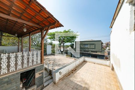 Casa à venda com 223m², 3 quartos e 3 vagas Casa à venda com 223m², 3 quartos e 3 vagasQuintal